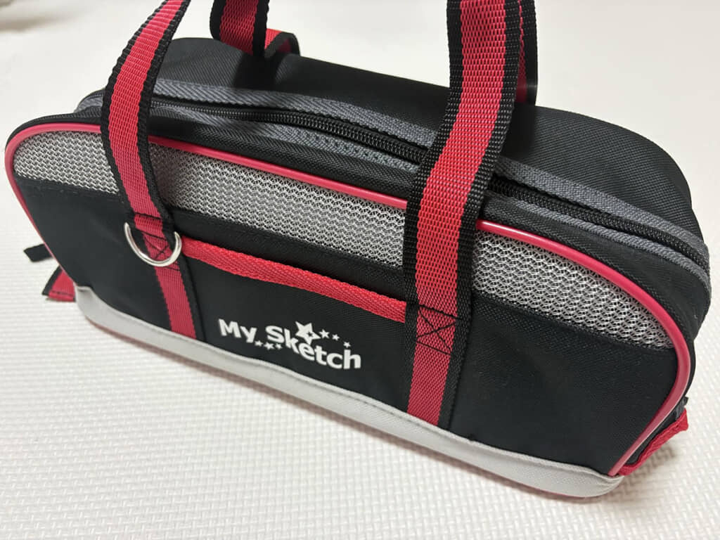 シンプルな黒地の絵の具セット