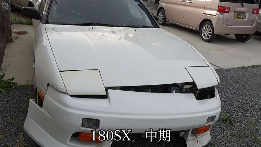 フロント部分が壊れている180SX