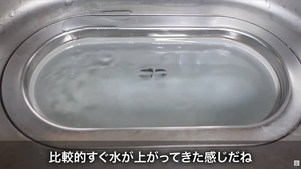 流れきらない水ですぐ排水口がいっぱいに