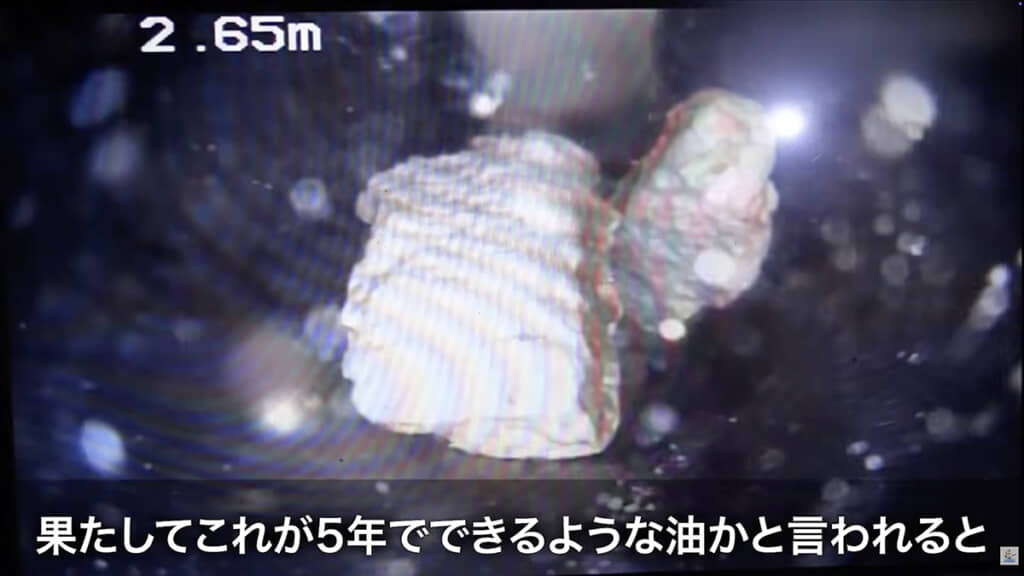 大きな油の塊がゴロゴロ