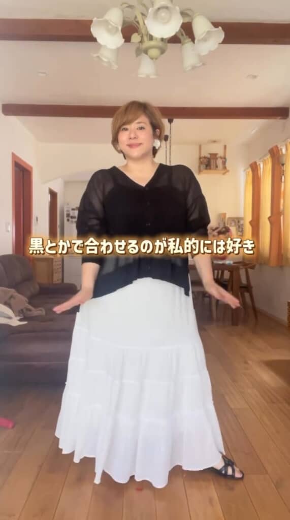 上には黒を合わせてバランス◎