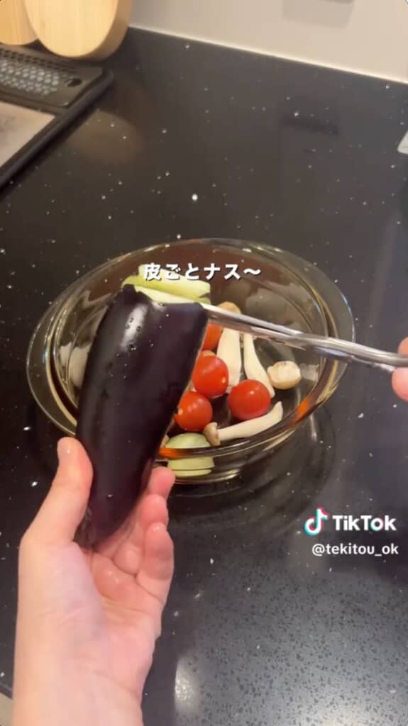 包丁の代わりにキッチンバサミで食材をカット