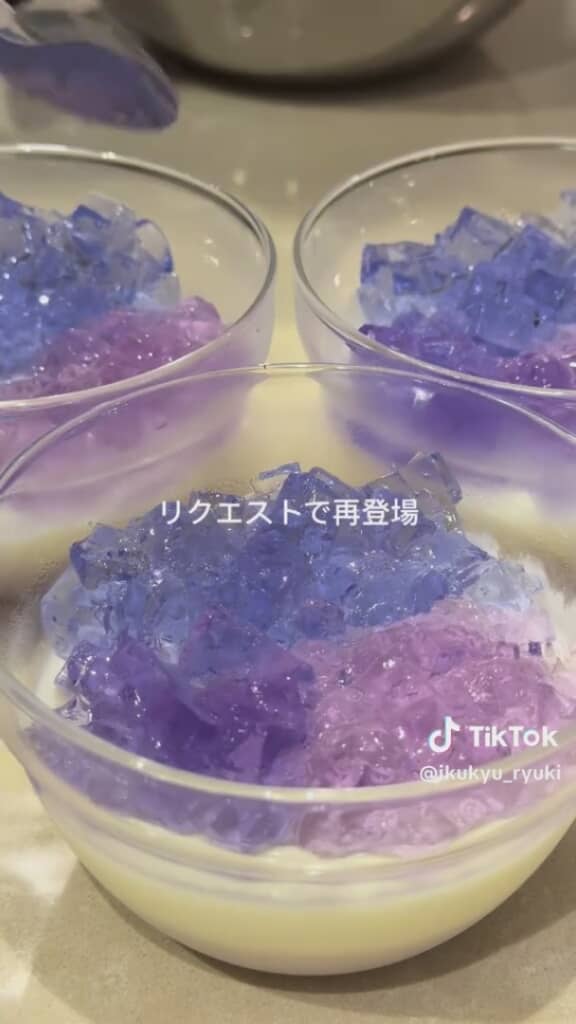 2色のゼリーが美しい
