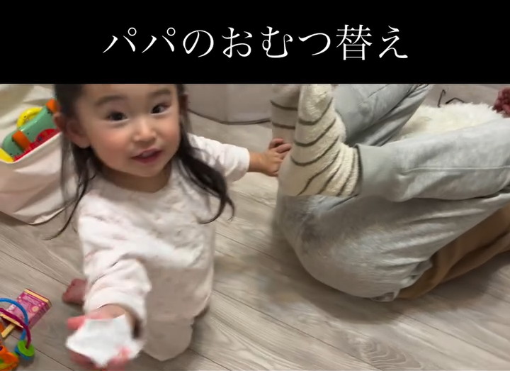 使ったおむつ拭きを渡して