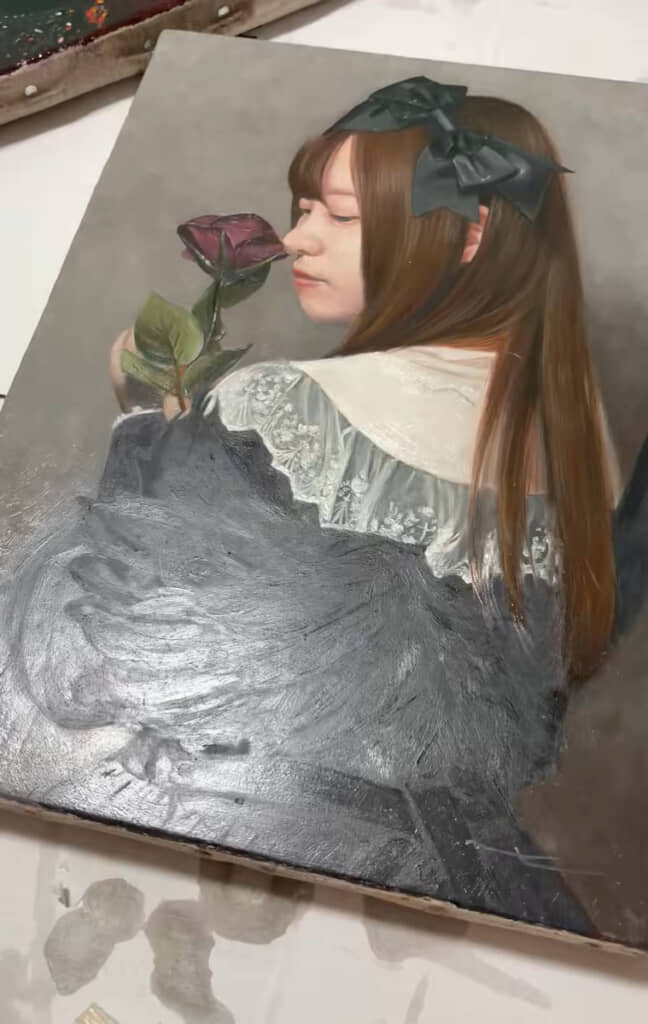 都志さんが描いた黒いドレス姿の少女の油彩画