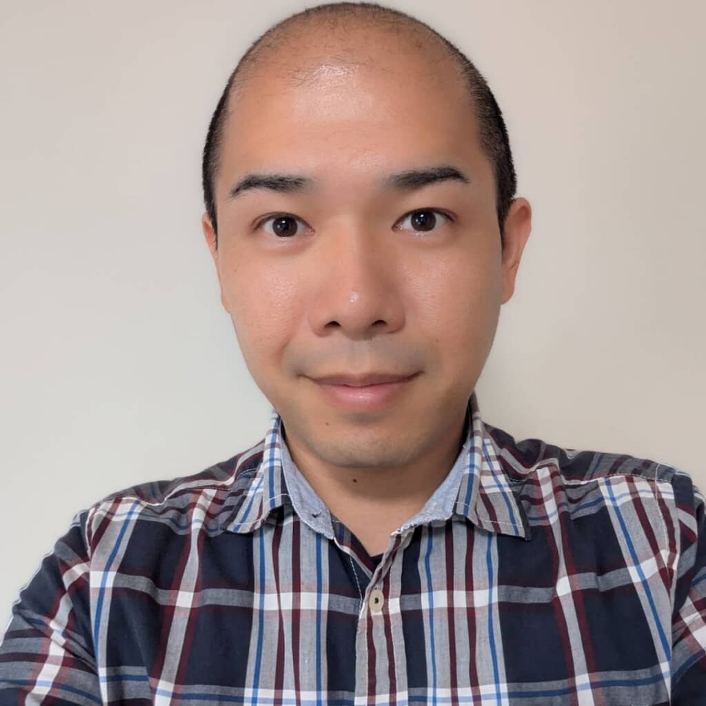 残った髪を剃って坊主にすると、以前よりすっきりした印象に！