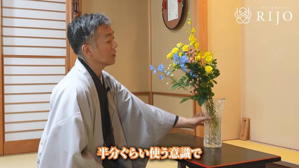 口元を半分くらい開けるのがコツ