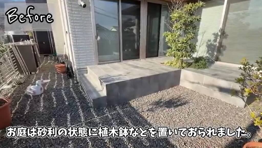 施工前のお庭 砂利の上に植木鉢などが置いてありました