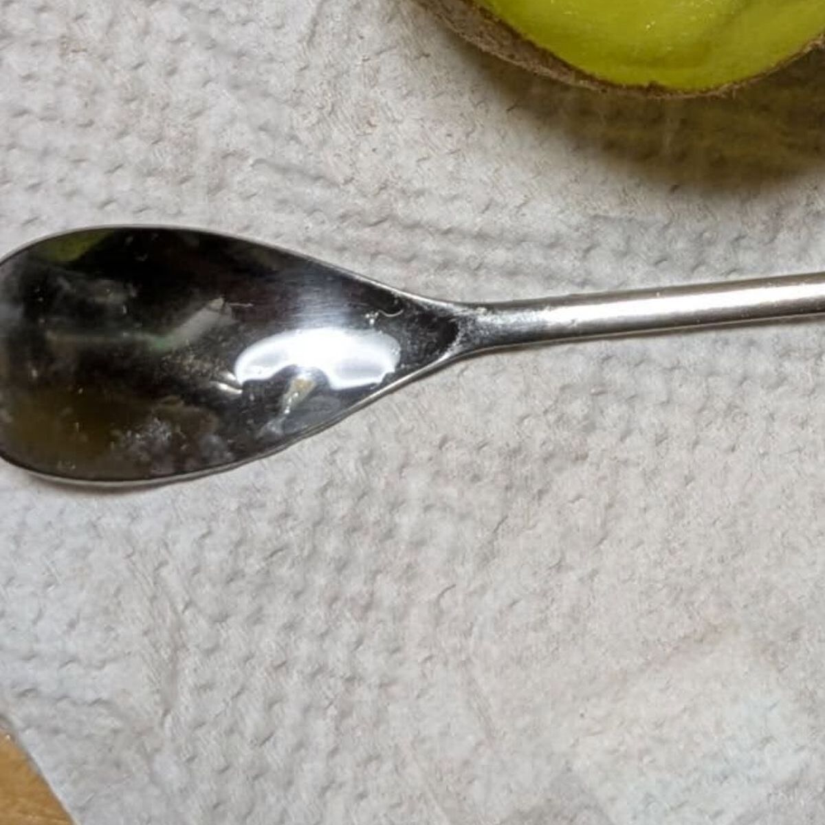 夫が食べたキウイ→残りを見ると……　まさかの光景に「どうやって食べてるんですか？」「すげ～尊敬」 | ライフスタイル ねとらぼ