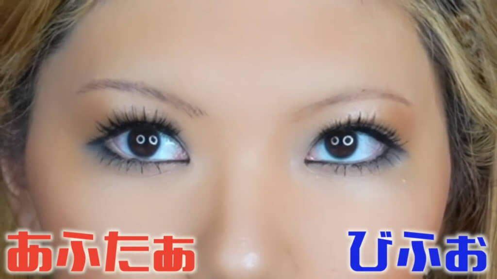 眉毛はラインを引いてから“毛”を描いています