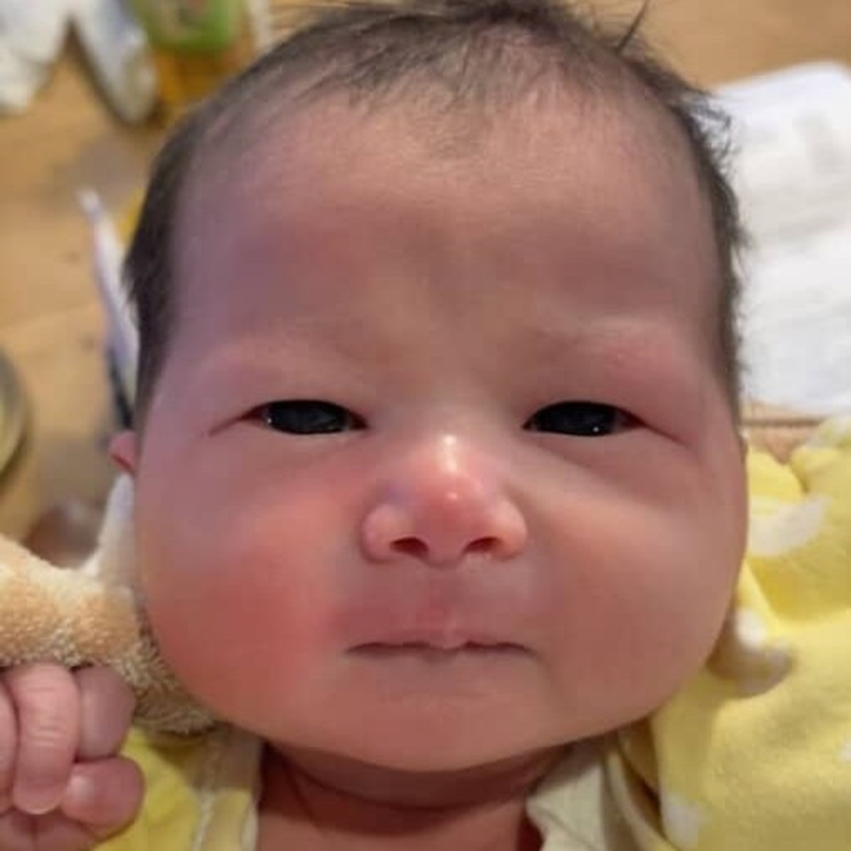 「顔変わりすぎ！」生まれたての娘→3歳にママ驚がく　激変姿に「えぇえ！？」「もうズルなんよ」（1/3） | 教育・子育て ねとらぼ