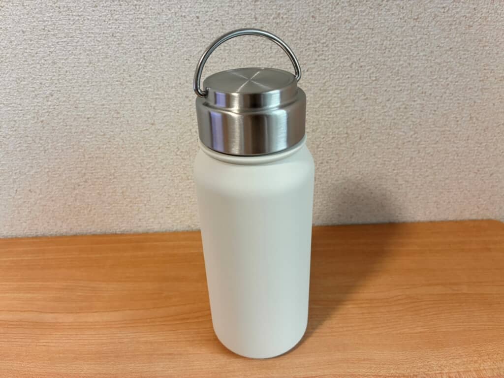 カラーは上品な印象のベージュをチョイス