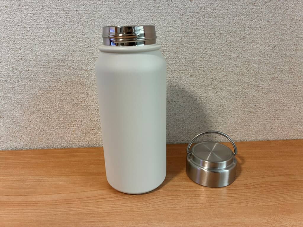 持ち運びやすいハンドル付きでうれしい