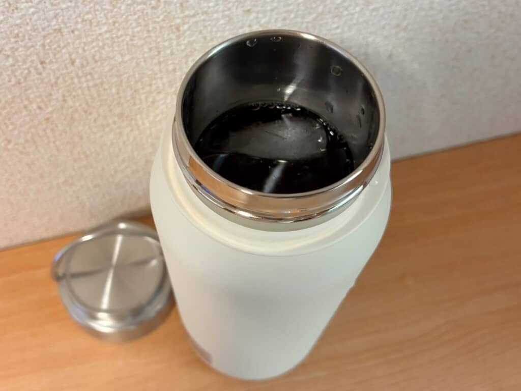 4時間経っても氷が残っていて冷たい