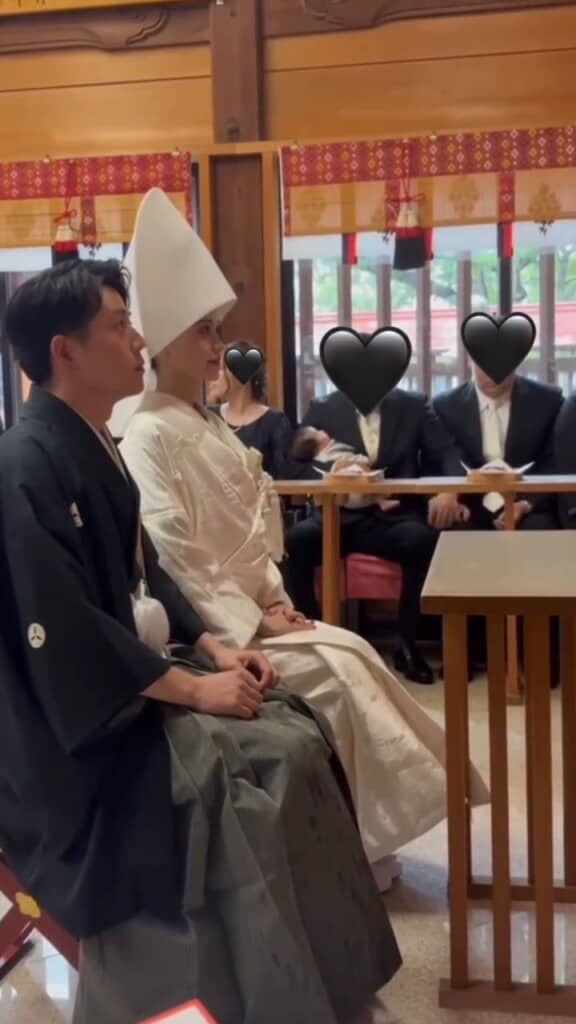 右手は右膝