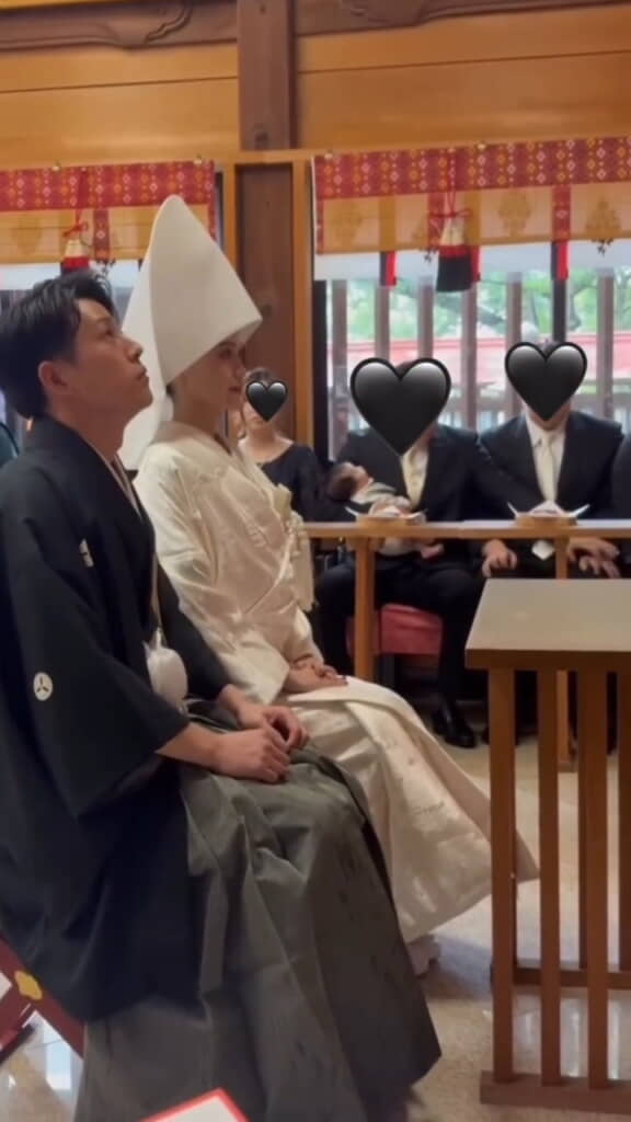 左手は左膝
