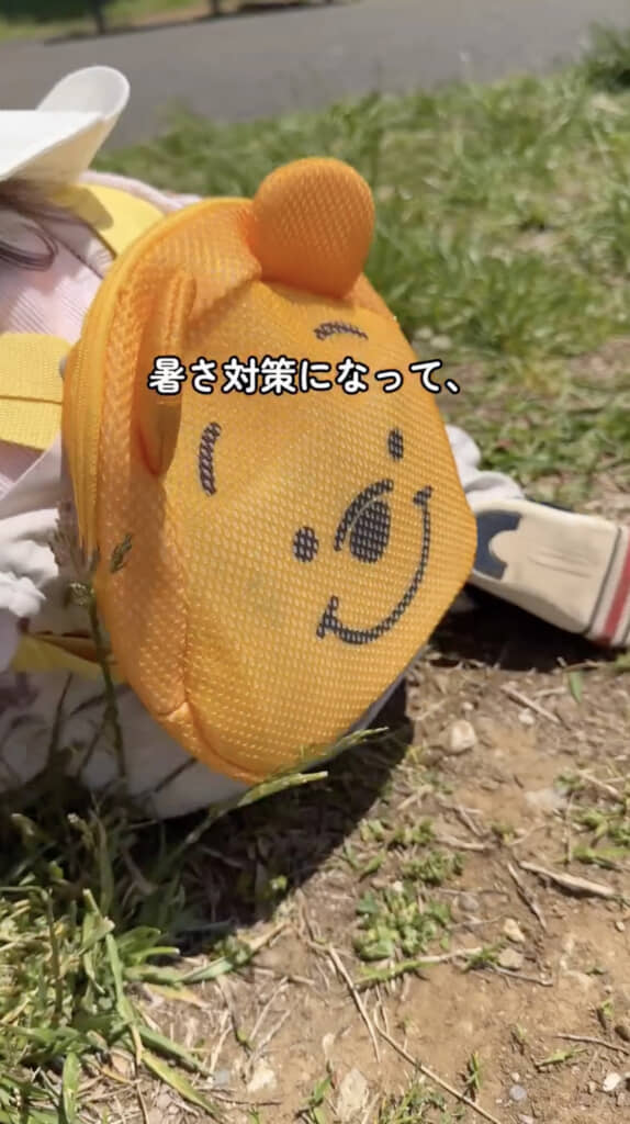 保冷剤で背中を冷却