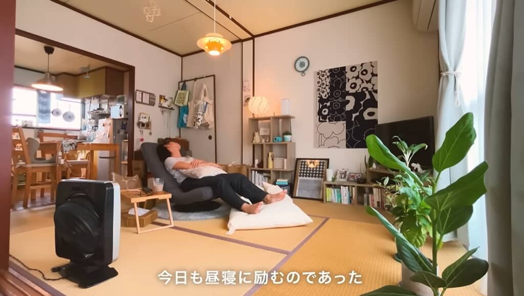 お昼寝に励むかもめ子さん
