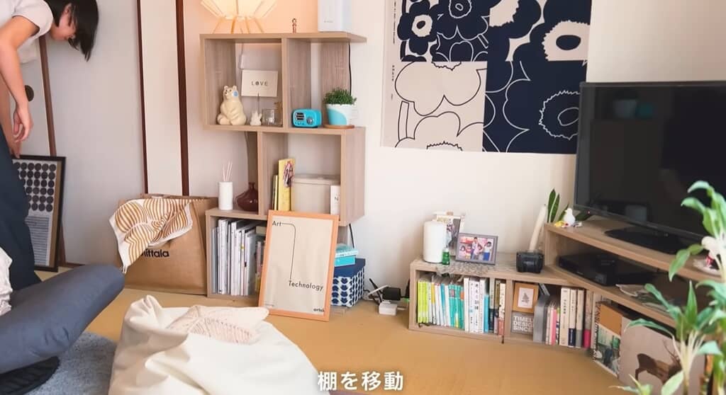 棚を動かしてほこりの掃除