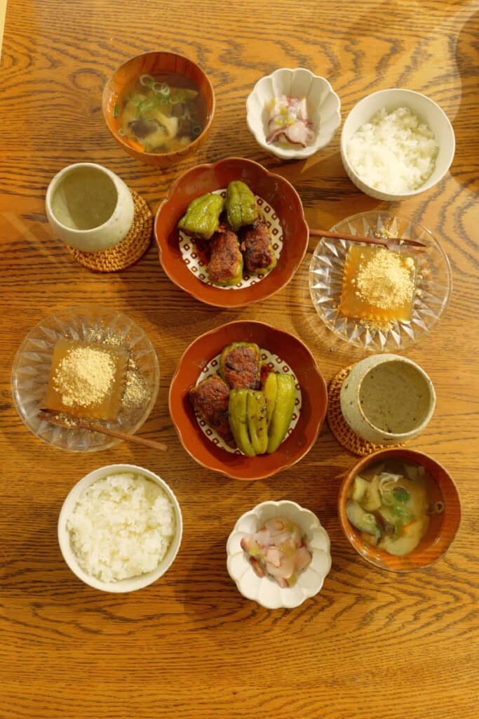 ピーマンの肉詰めとタコの酢の物のご飯