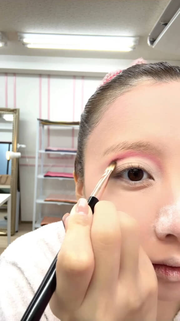 色を重ねて奥行きを演出