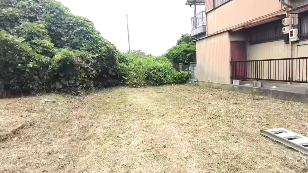 雑草だらけだった庭はすっきりキレイに生まれ変わりました