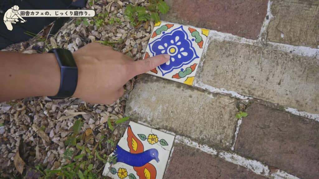 隙間に余裕があって割れていないメキシカンタイル