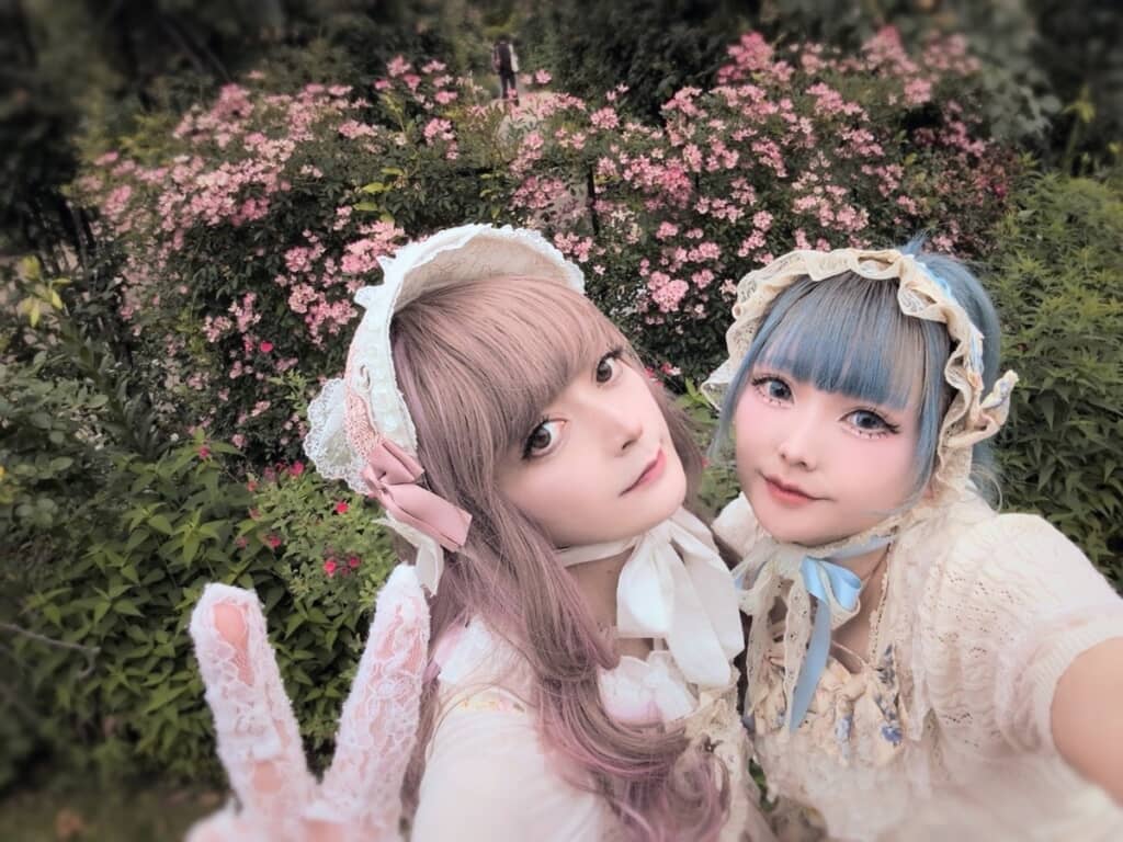 夫(右)とchocoさん(左)のロリィタ2ショット