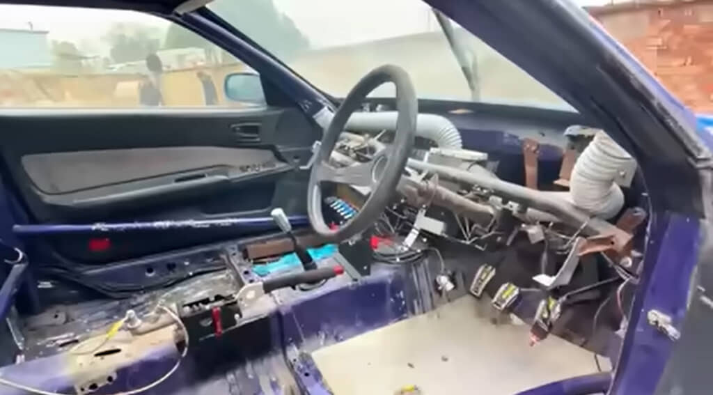 車内はからっぽ