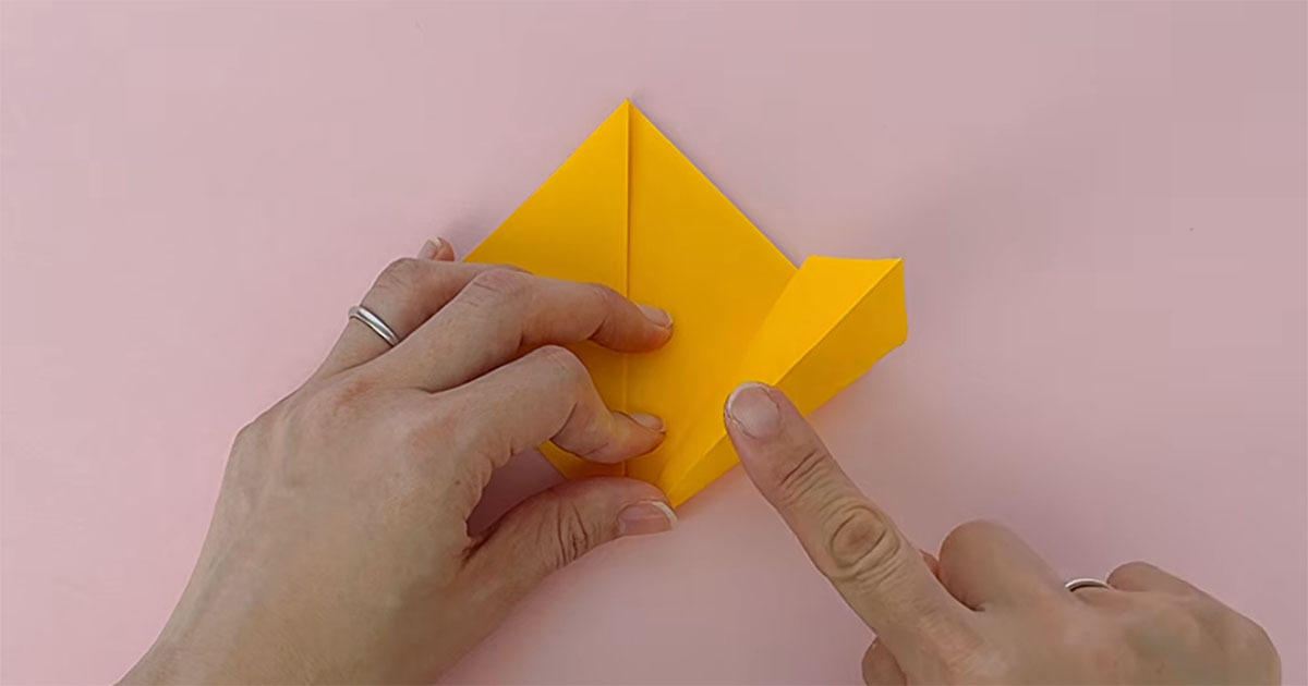 3色の折り紙で“大きなひまわりリース”を作ったら…… 壁やドアに飾れて夏のインテリアにぴったり!(1/3) | ハンドメイド ねとらぼ