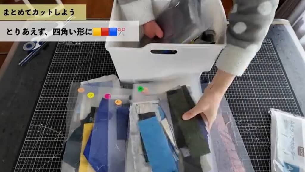 サイズ別に分けてクリアファイルにまとめます