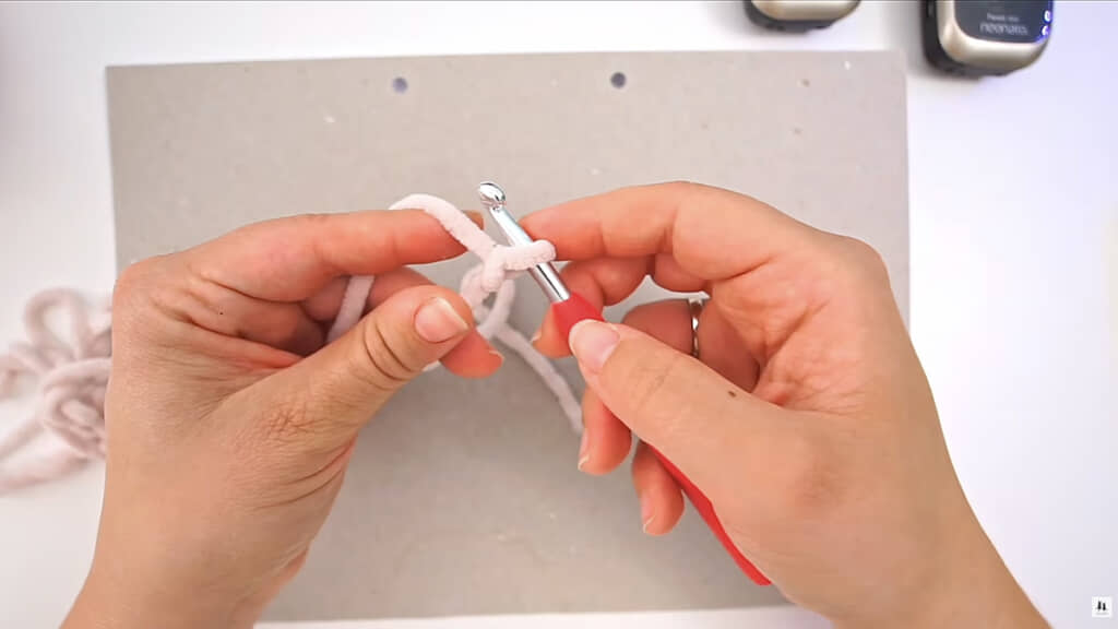 作り目は自身の頭の高さに合わせます