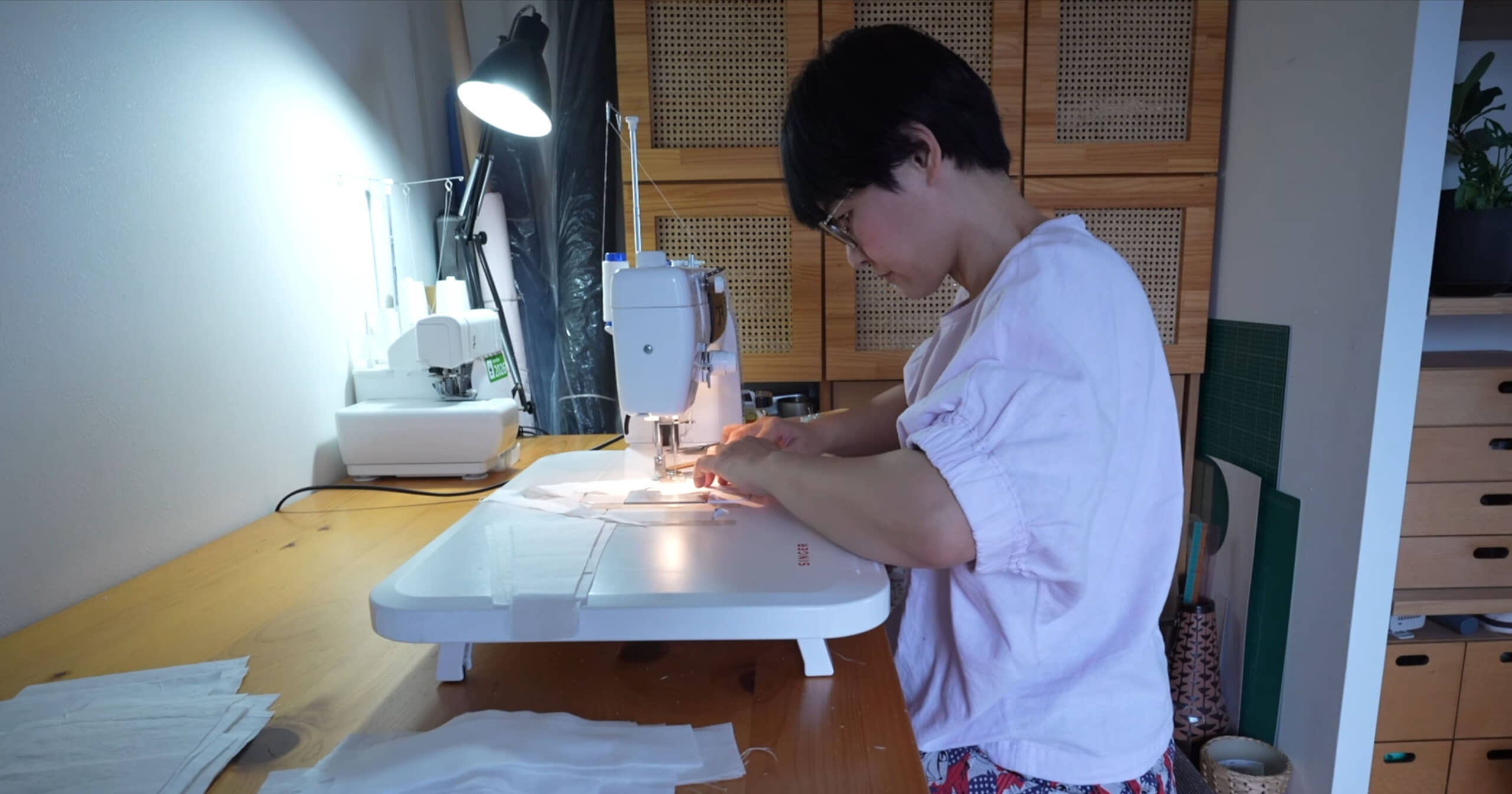 大量の“白いハギレ”を縫い合わせたら…… 夏の日差しが映えるカーテンに「おしゃれ」「お見事」「歓声を上げた」(1/3) | ハンドメイド ねとらぼ