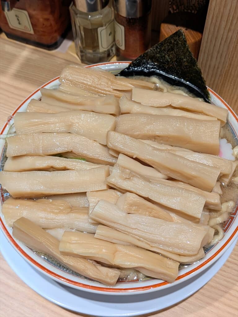 久臨エキュートエディション御茶ノ水店のメンマラーメン