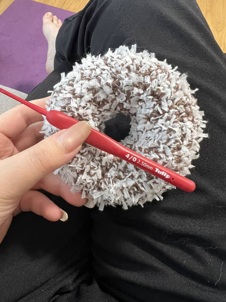 本物のココナツチョコレートに見える編み物に衝撃