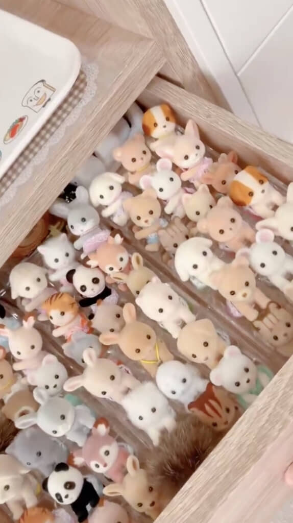 隣のチェストも同様です