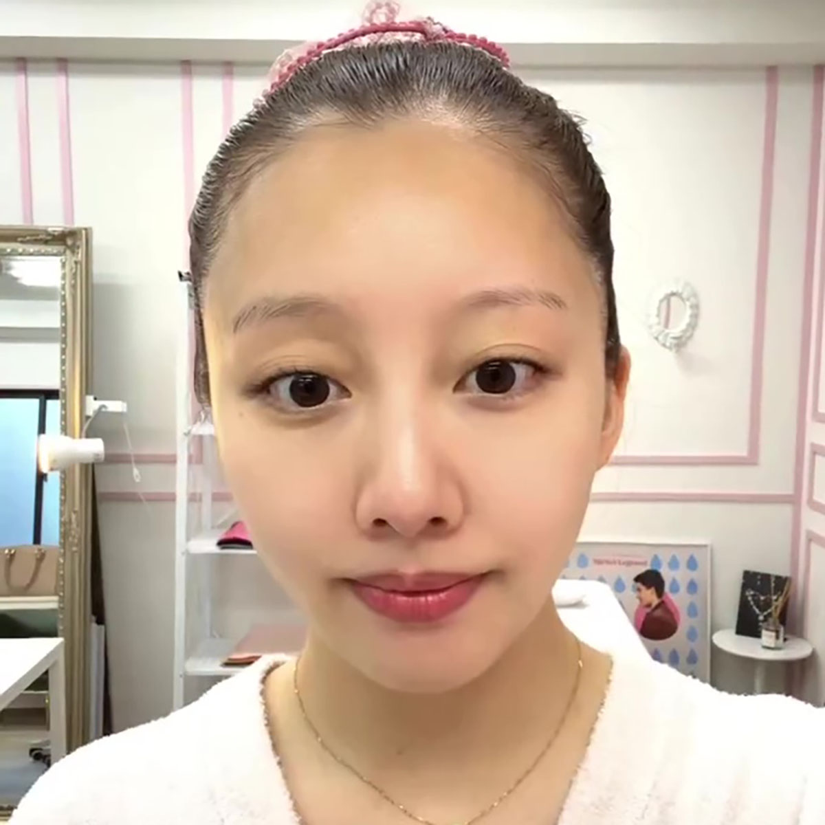 元タカラジェンヌ、すっぴんから“娘役メイク”をしたら…… 華麗な変身に「おぉ~すごい」「泣きそうです」(1/3) | 美容 ねとらぼ