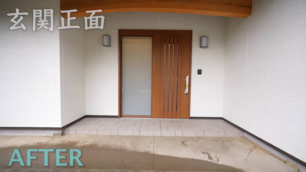現代的な玄関に様変わり。立派な曲がり梁は受け継いだ