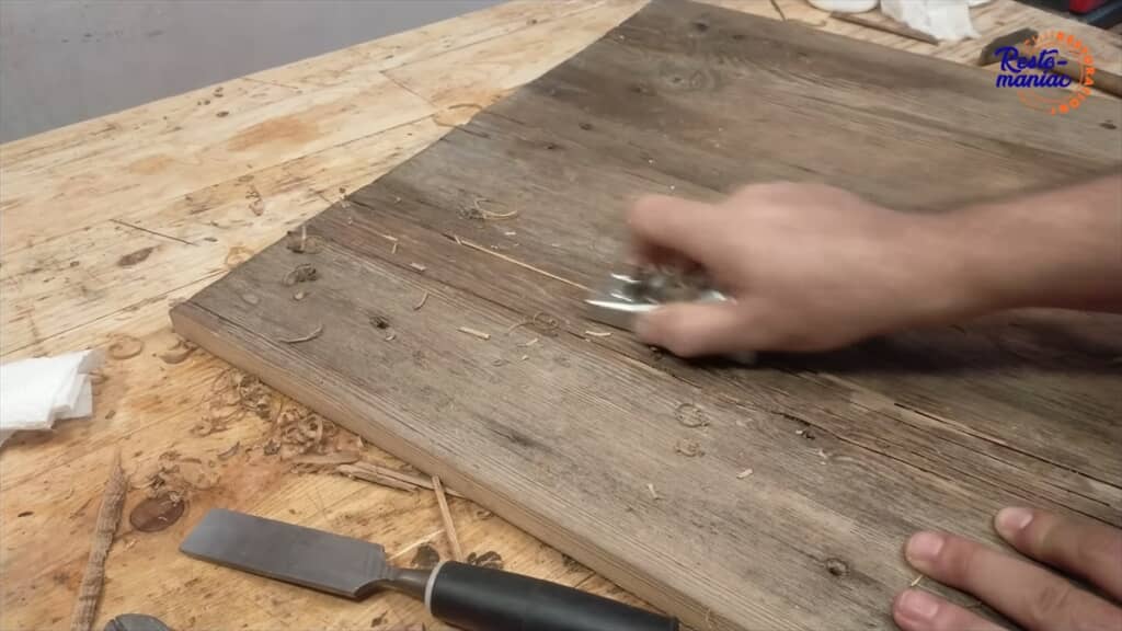 ボロボロすぎる机を修復するDIY