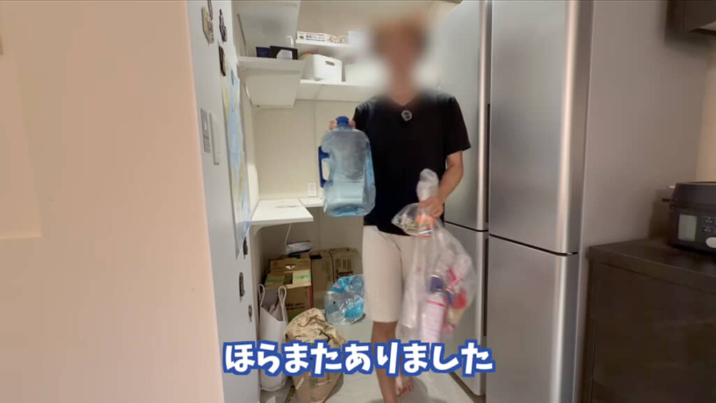 まずは中身を全て出します