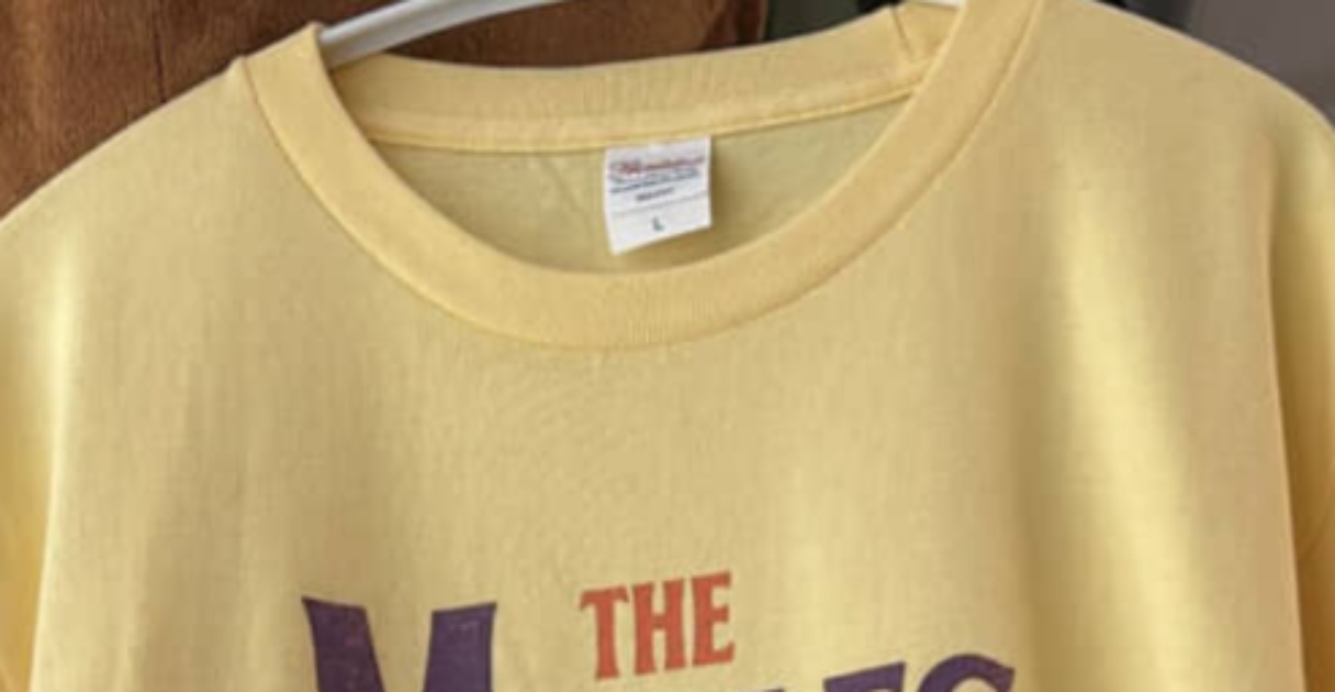 妻が夫にプレゼントした“バンドTシャツ”→よく見ると……　驚きの正体に「天才!!!!」「お金払うから作ってほしいレベル」（1/2） | ファッション ねとらぼ