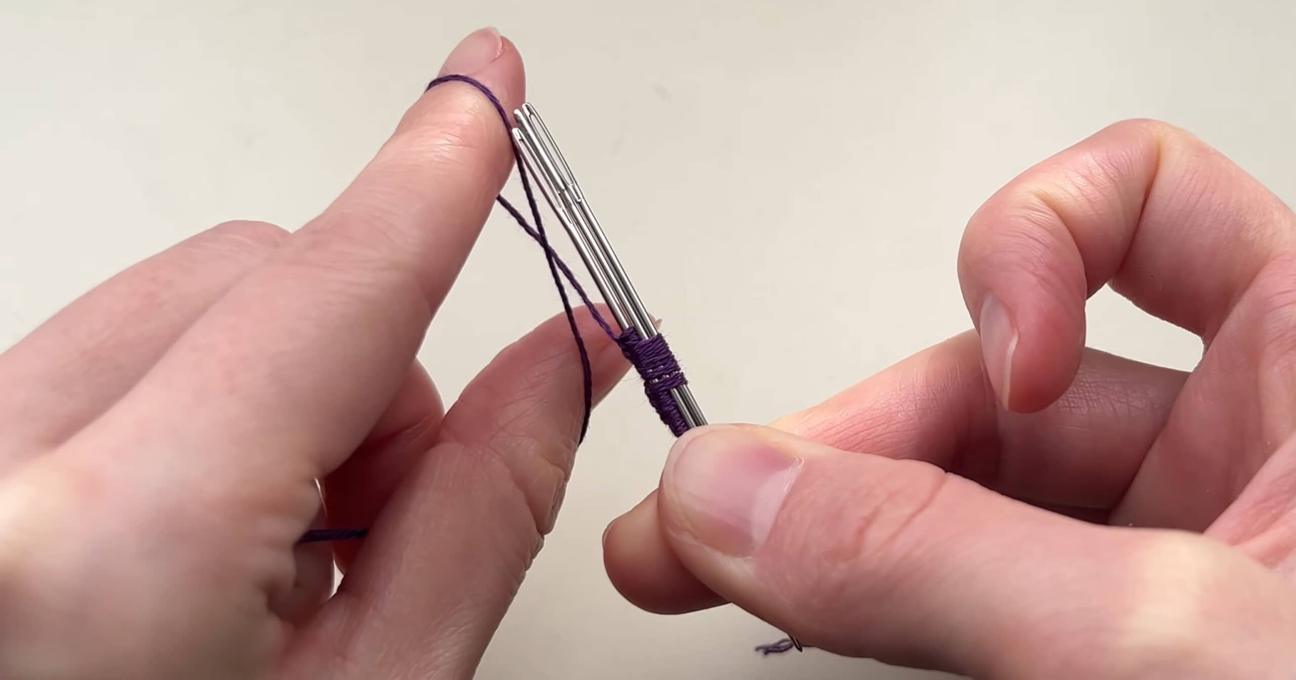 針に糸をぐるぐる巻き付けるだけで…… 完成した“高見えアイテム”に「こんなに可愛いお花に」「感激してます」(1/3) | ハンドメイド ねとらぼ