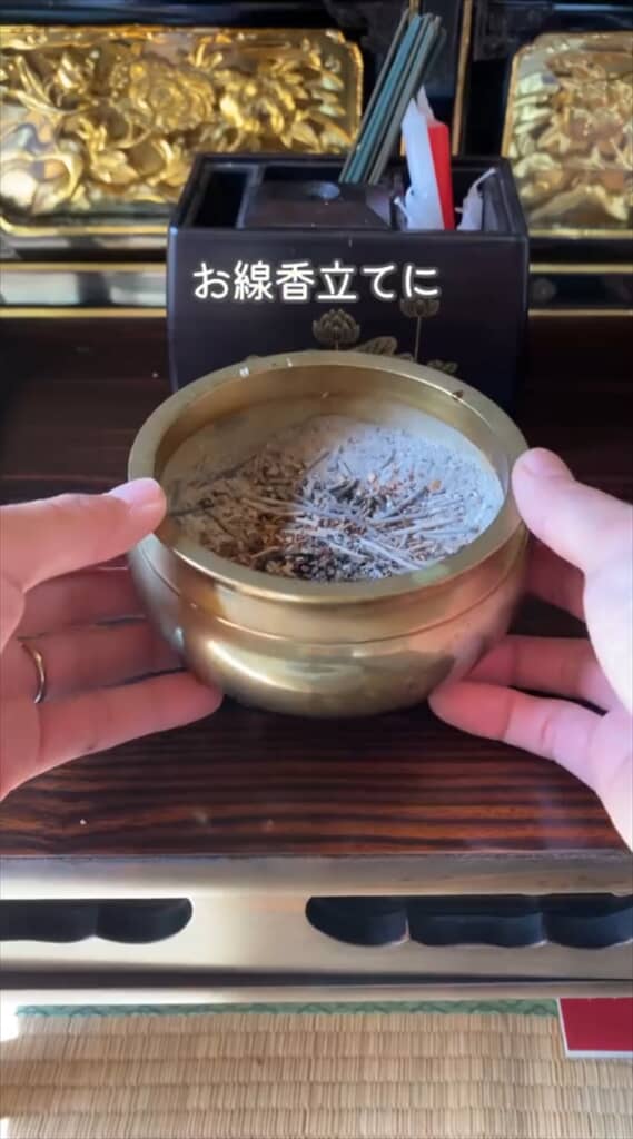 お線香の灰から燃え残りだけを取り除く裏ワザ