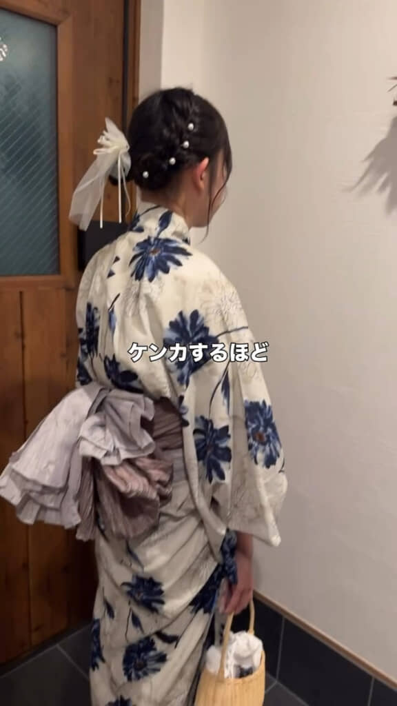 ヘアコサージュも付けて完成!