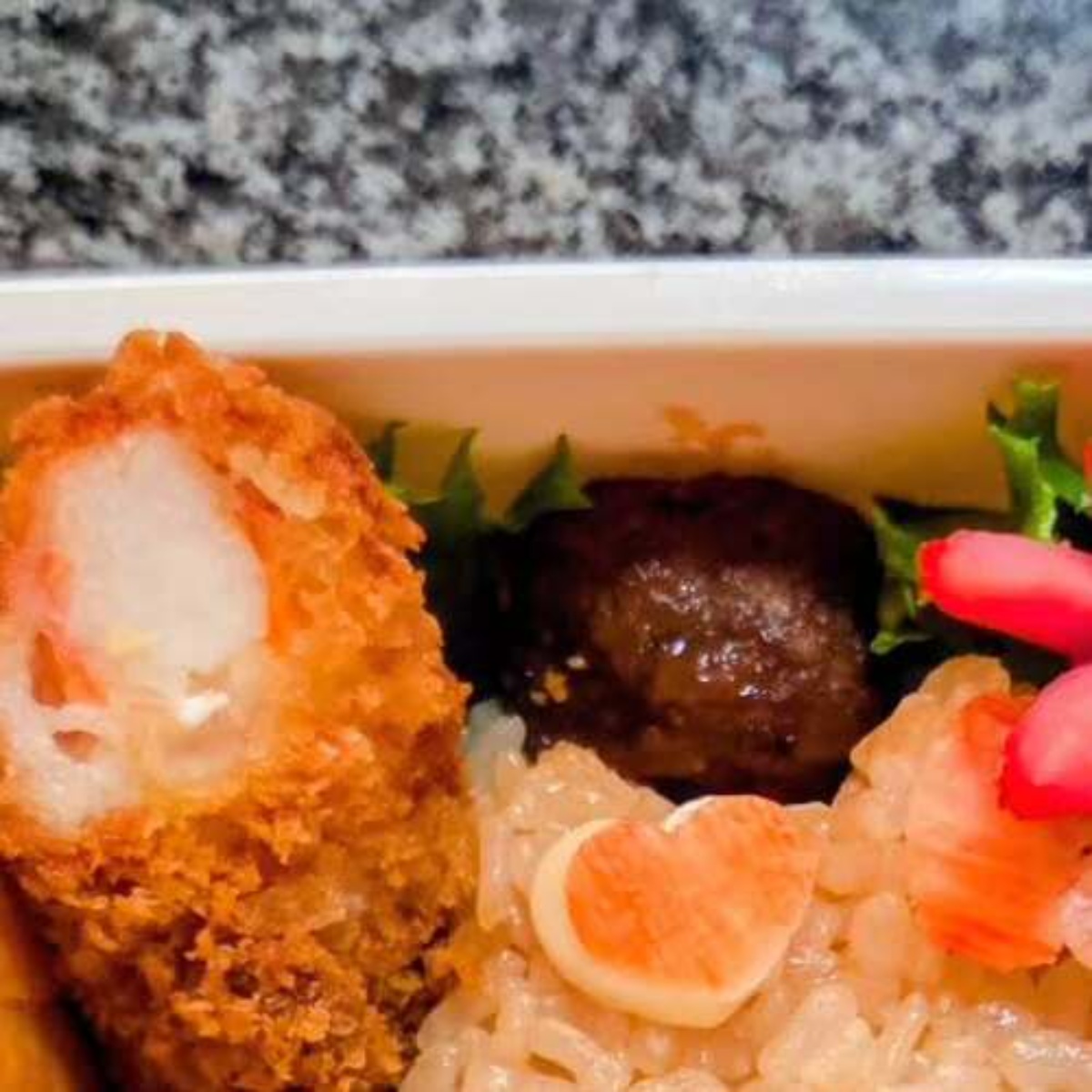 夏休み中の孫が学童保育へ→56歳じいじが作るお弁当は…… 驚きの中身に「ジイジの派遣お願いします」「孫だった気がしてきた」(1/3) | ライフスタイル ねとらぼ