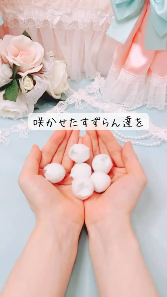 小さなスズランの花も作る
