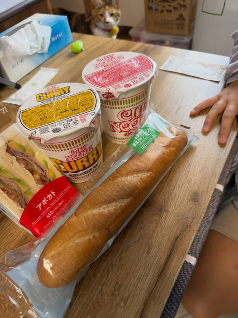 ごはんを買ってきてくれました！