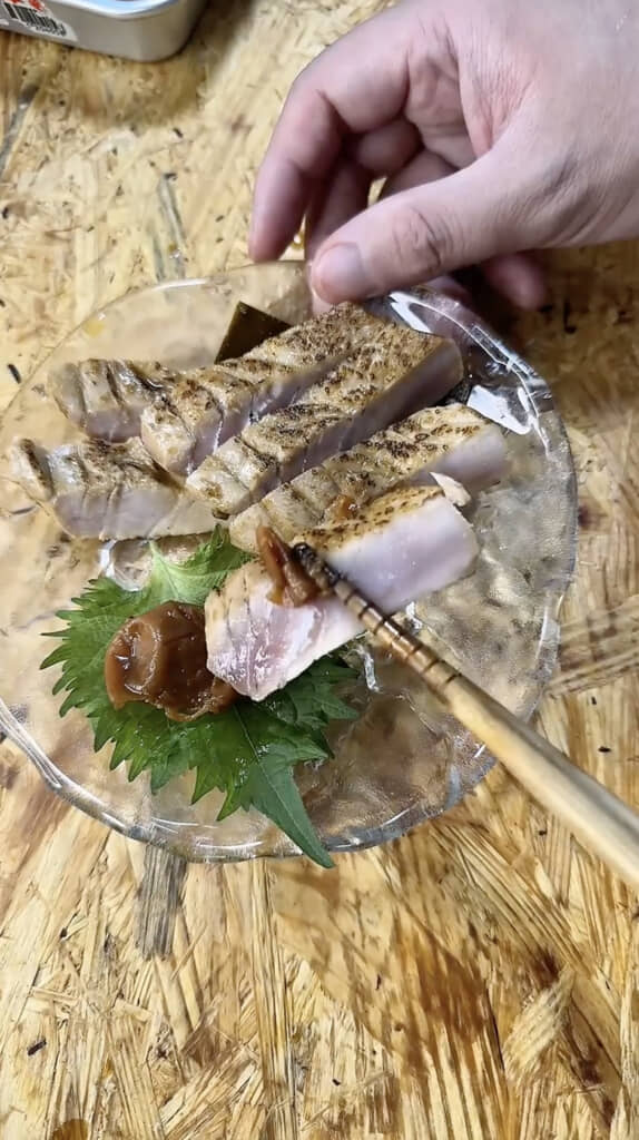昆布×梅干しの炙り漬けマグロが完成!
