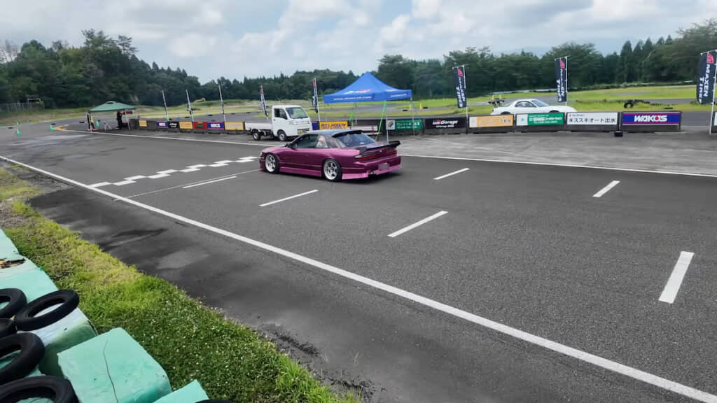 いざコースへ