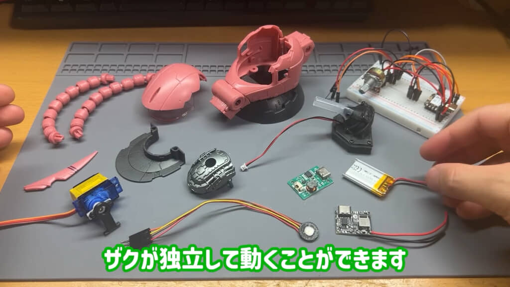 必要なパーツをザクヘッドに収めていく